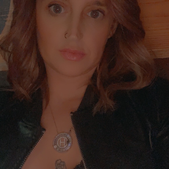 Meet your Posher, Crystal - Picture 2 of 3